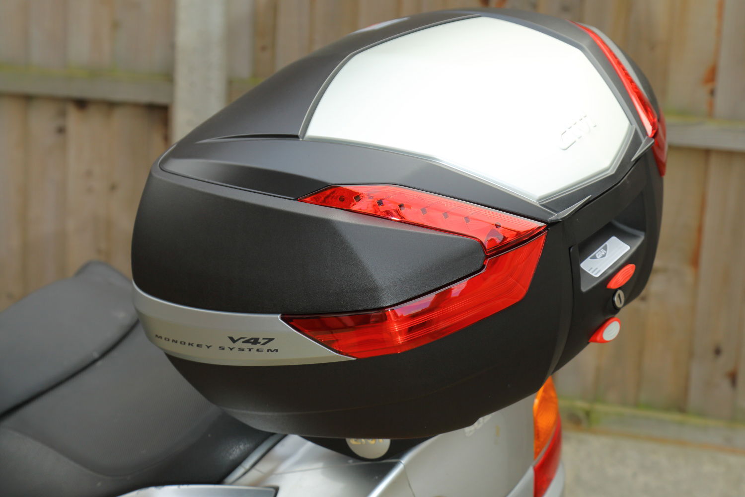 Commuting on two wheels - choose your weapon!