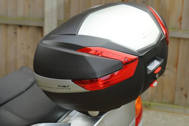 Commuting on two wheels - choose your weapon!