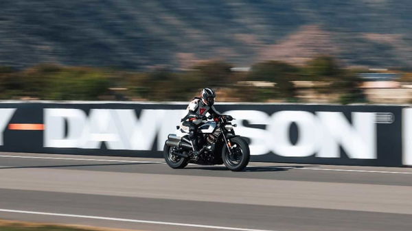 H-D-Sportster-S-completes-speed-record-on-track