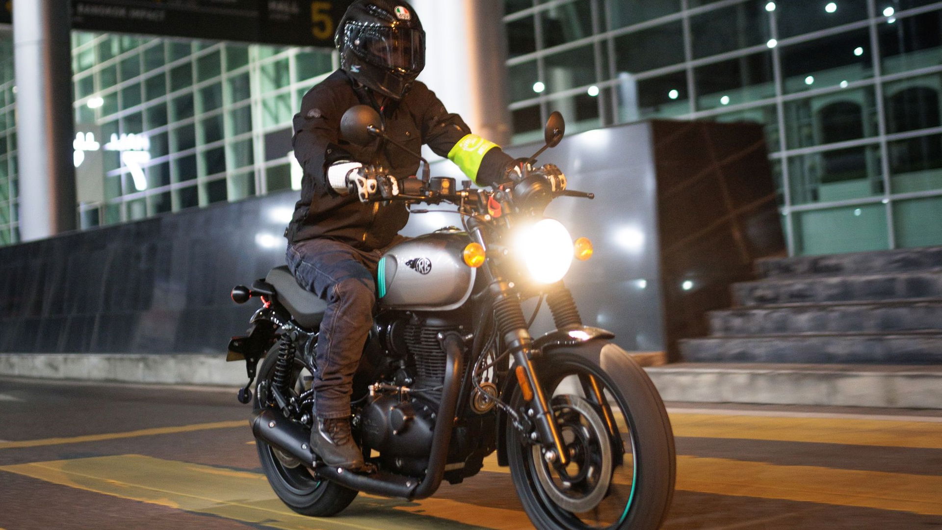 DfT study reveals how headlamp glare is making night riding a nightmare