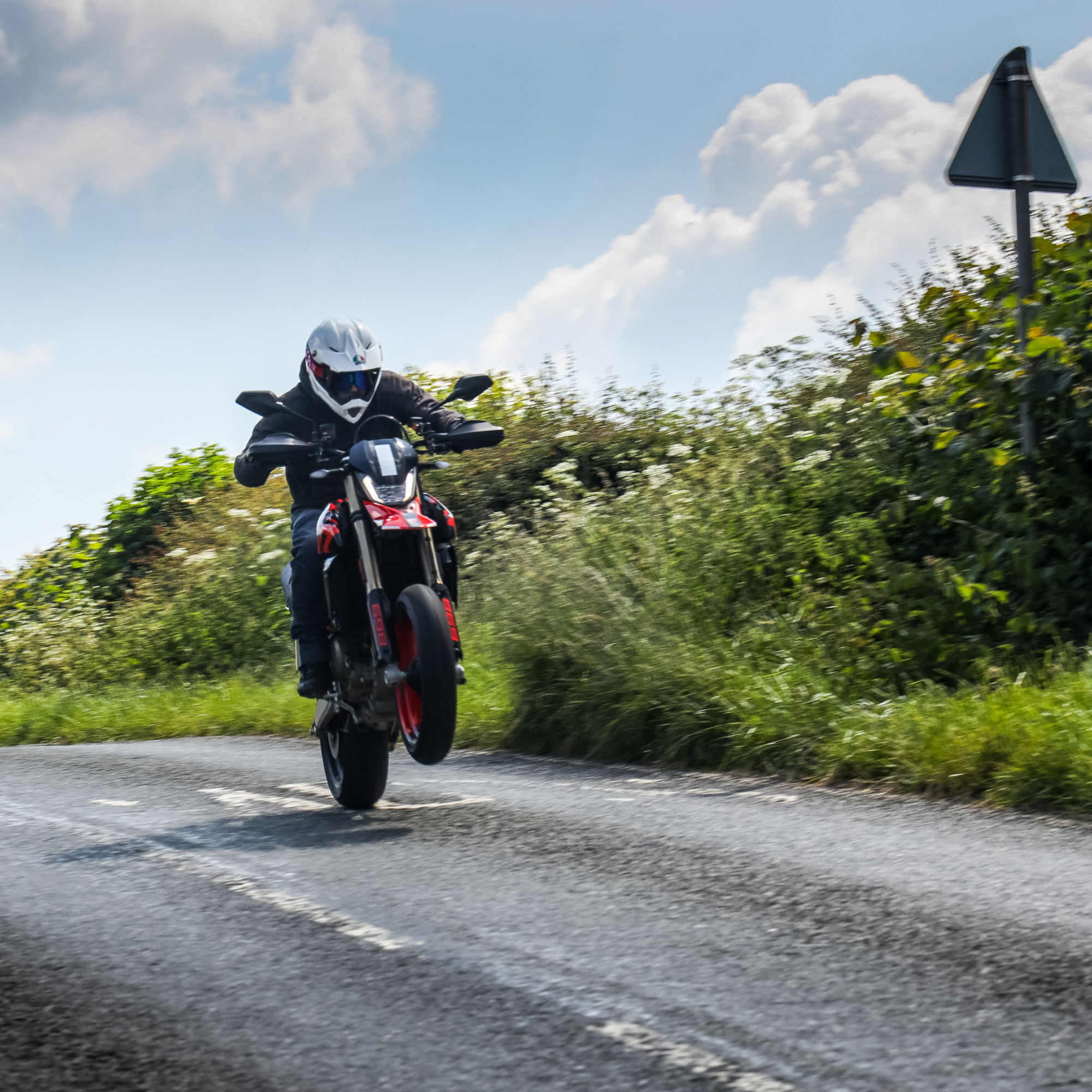 Hypermotard-689-Mono-RVE-Visordown-Review