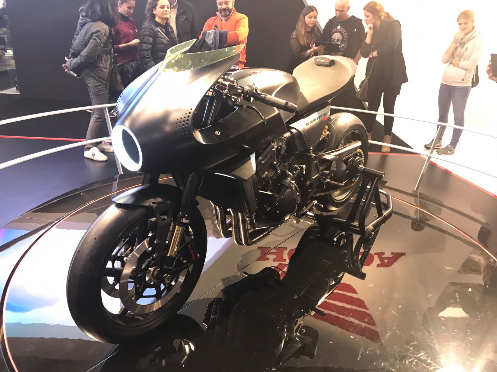 Honda reveals ‘CB4 Interceptor Concept’ at EICMA