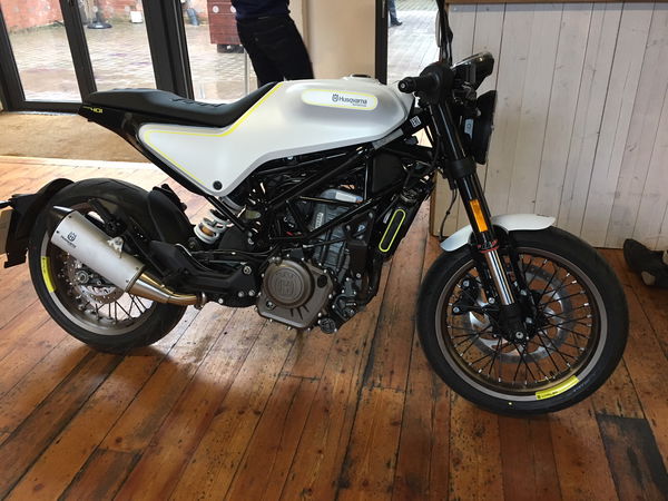  Husqvarna 401 Svartpilen and Vitpilen first look