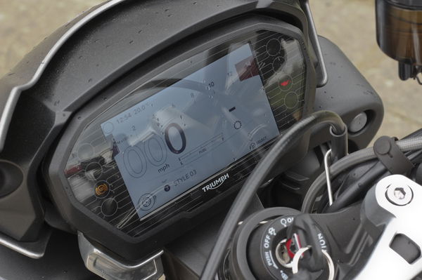 Triumph Street Triple 765 RS dash