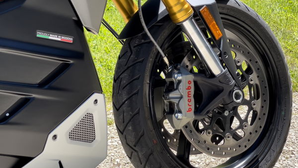 Energica Experia (2022) review | Touring on the new Experia