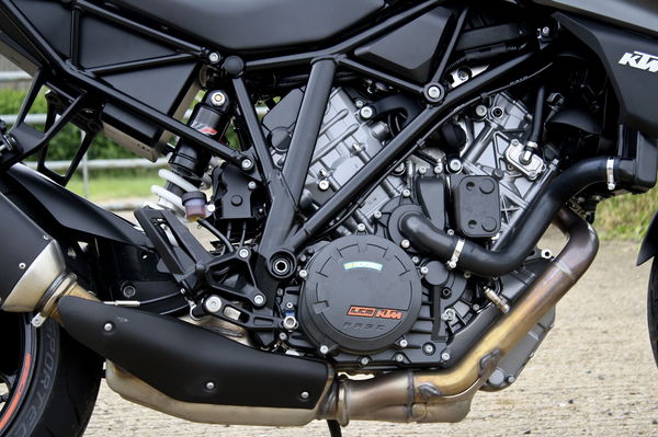 KTM 1290 Super Duke R engine