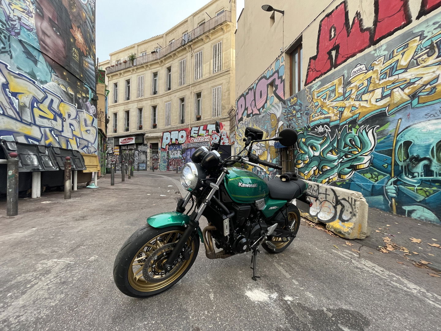 Z650RS Marseille Graffiti