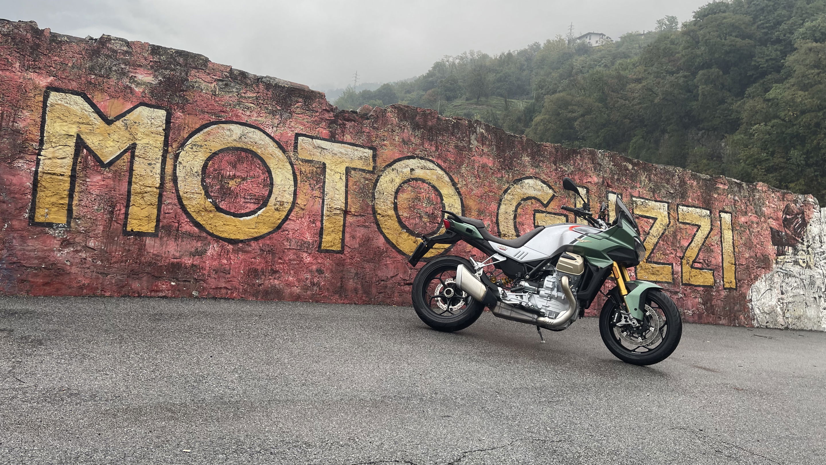 Moto Guzzi V100 Mandello S 2023