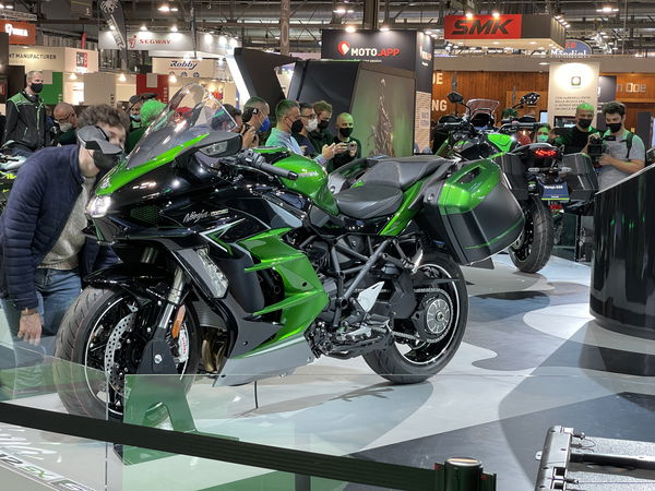 Kawasaki Ninja H2 SX at EICMA