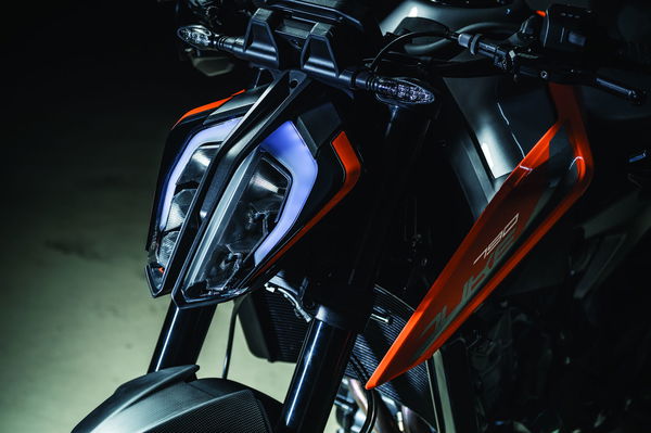 KTM 790 Duke and 790 Adventure R Prototype debut at Eicma