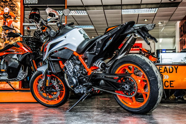 KTM 890R-23