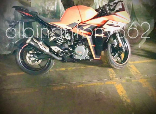 KTM RC390 spy shot 2021