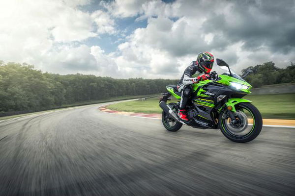 Kawasaki Ninja 400 debuts