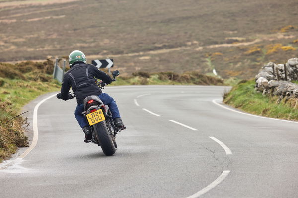 Metzeler Roadtec 02 tested on a Yamaha XSR 900