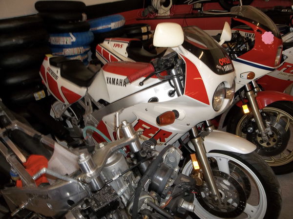 Yamaha FZR400