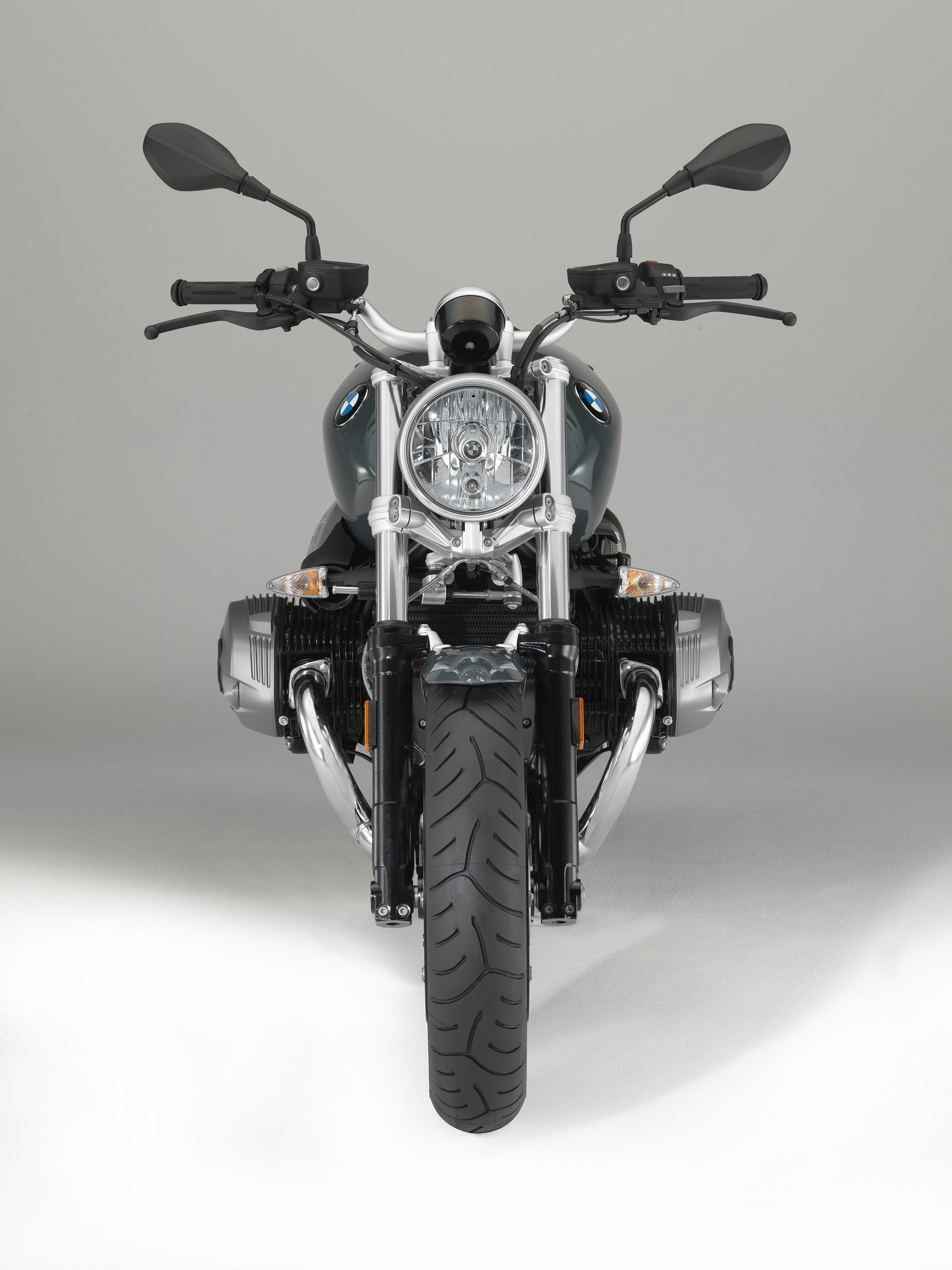 BMW reveals two new members of R nineT family