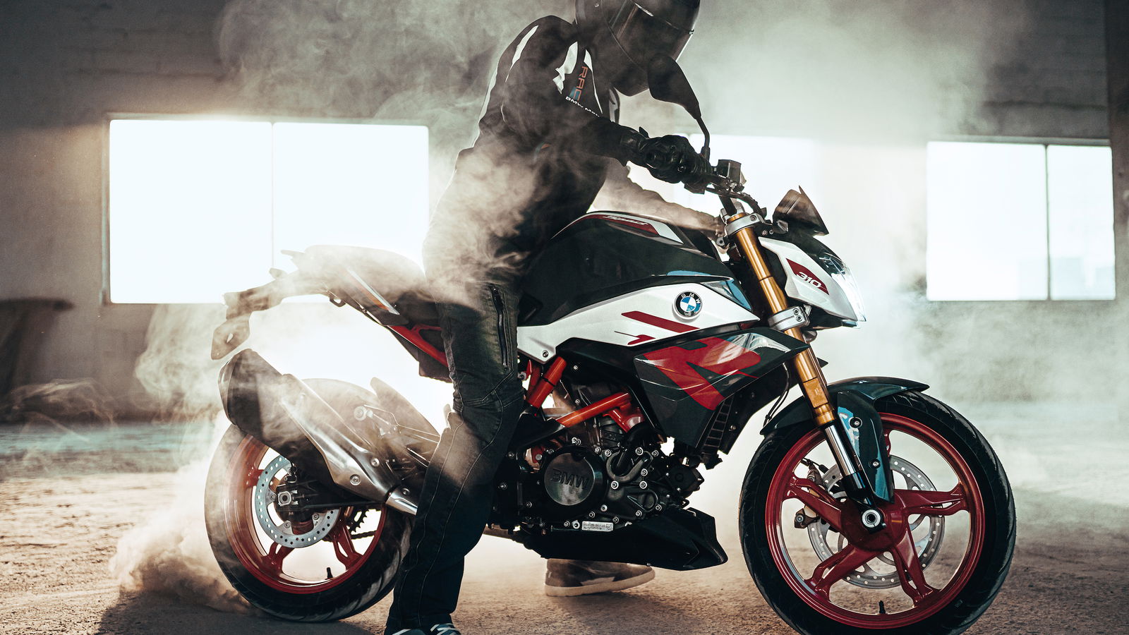 BMW G310 R - burnout