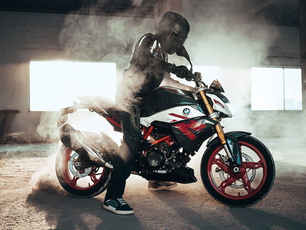 BMW G310 R - burnout