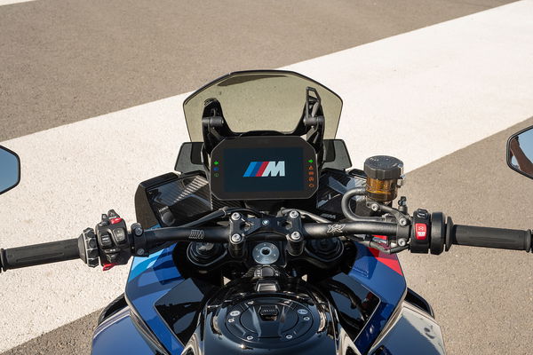 BMW M1000R - cockpit