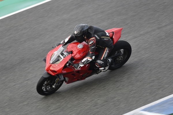 Panigale-v4-s-2022-Visordown-Review