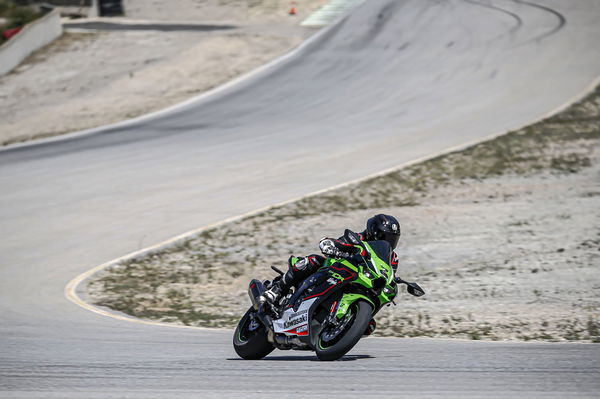 The Kawasaki Zx-10R Ninja on track at Parcmotor