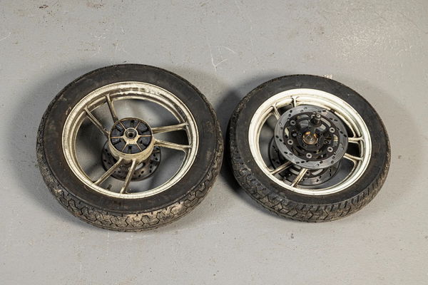 Suzuki RG500 project - wheels