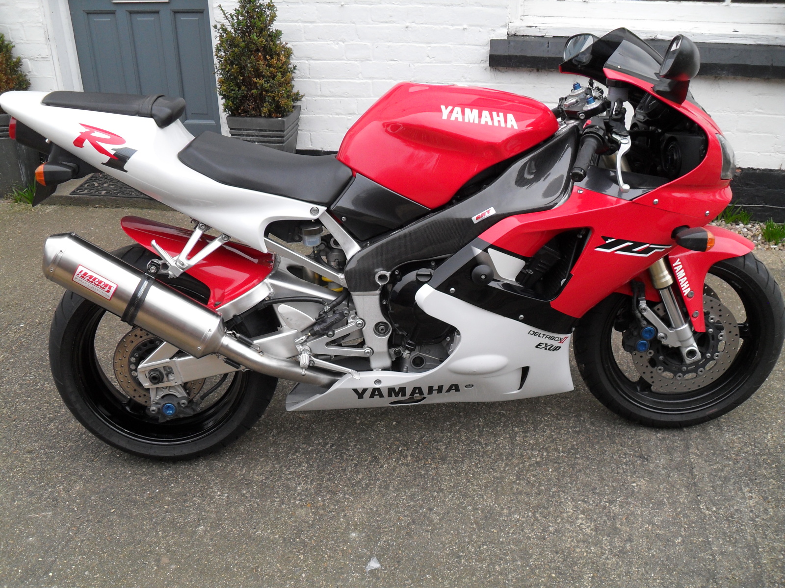 First generation Yamaha R1 with Harris pipe