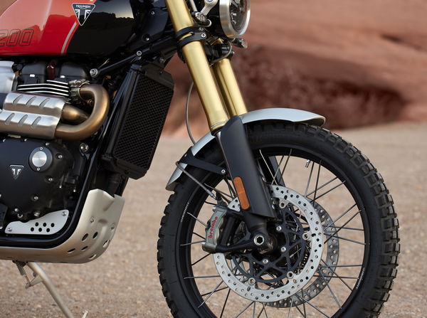 The front brakes and suspension of the Scrambler 1200 XE