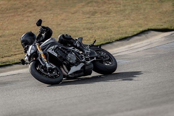 Speed Triple 1200 RS - Hero Riding