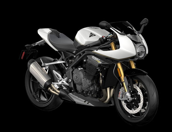 Speed Triple RR 2022 studio image