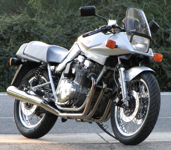 Suzuki GSX1100S Katana