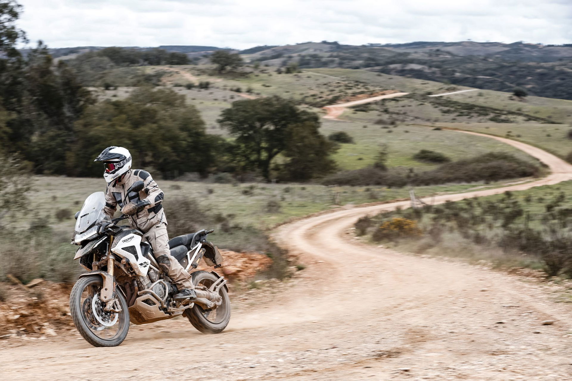 The wheels on the Tiger 1200 can accept either tubed or tubeless tyres