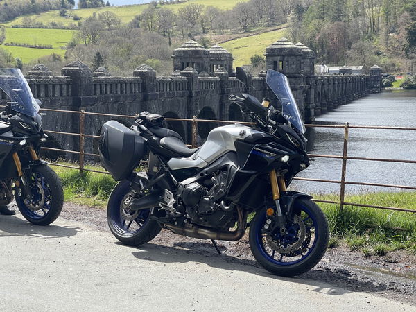 Tracer 9 GT posing at Lake Vyrnwy