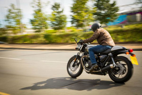 Triumph Street Cup vs Ducati Scrambler Café Racer review