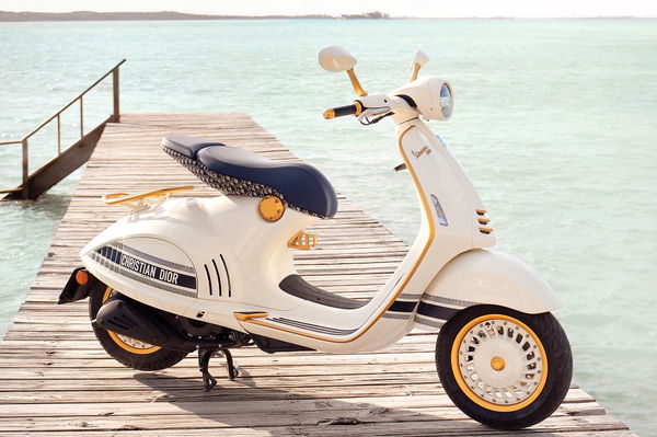 Vespa 946 CHRISTIAN DIOR