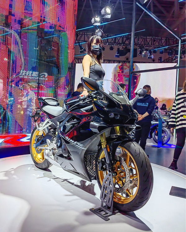 Kove 400 RR at EICMA. - Kove