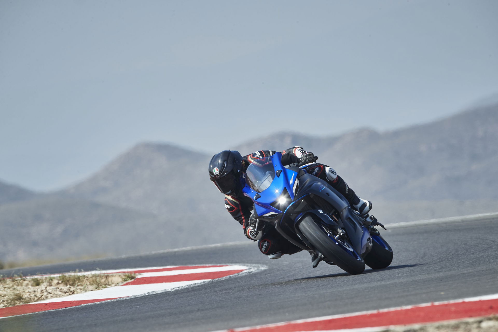 Yam-R7-2022-Visordown-Review