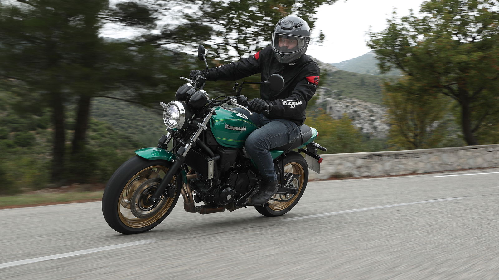 Z650RS riding