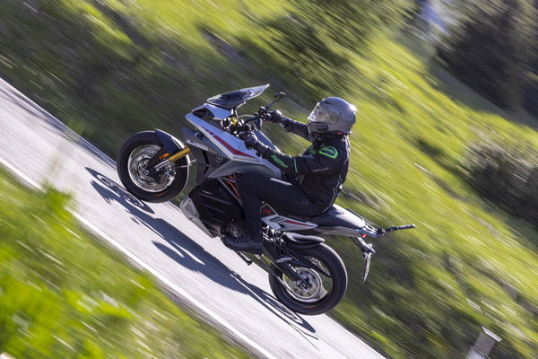 Energica Experia (2022) review | Touring on the new Experia