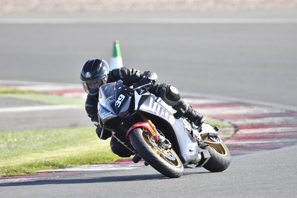 How to lean a motorcycle
