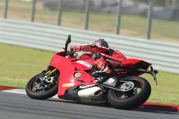 Launch test: Pirelli Diablo Rosso Corsa II