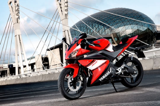 First Ride: Yamaha YZF-R125 from a female perspective
