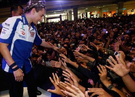 Rossi and Lorenzo visit Indonesia