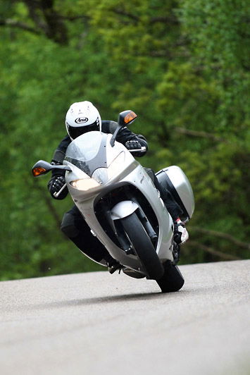 2011 Triumph 1050 Sprint GT road test review