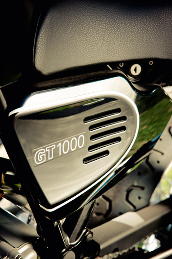 Modern Rockers: Triumph Thruxton, Ducati GT1000, Moto Guzzi V7