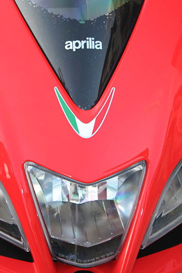 Aprilia RSV4 Factory vs. The Diamondback