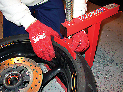12 steps to fitting new tyres