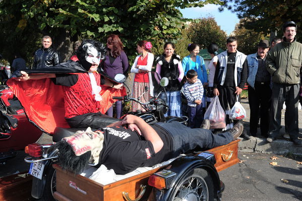 ‘Vampire fanatic’ rides to Dracula’s Castle for Halloween