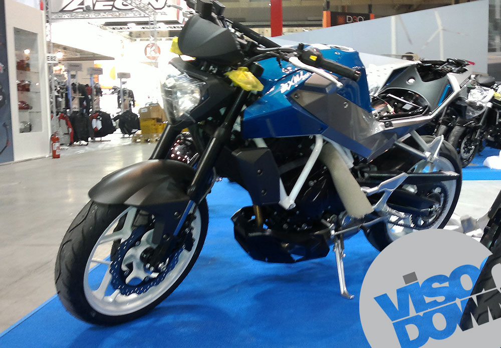 Hyosung GD250N spotted at EICMA