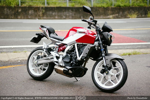 Hyosung GD250N spotted at EICMA